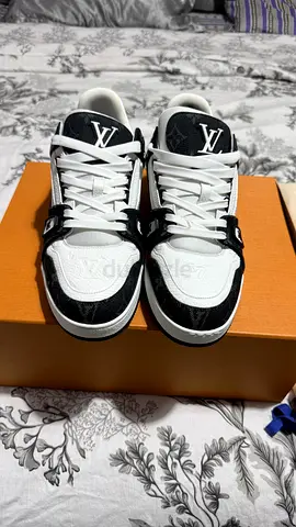 [Original] Louis Vuitton LV Trainer Sneakers Black and White