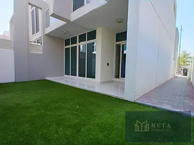 أفضل عرض لوحدة سكنية (زاوية) للإيجار بسعر 85,000 درهم، تضم 3 غرف نوم و3 حمامات، وغرفة معيشة واسعة، وحديقة كبيرة ذات تنسيق طبيعي مميز.