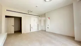 Stunning 2Bed | Skyline Pool View | Modern Finish