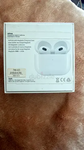 Apple AirPods with MagSafe Charging Case