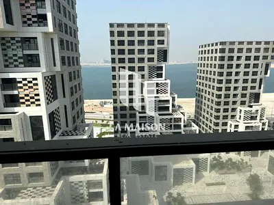إطلالة جزئية على البحر | شقتين نوم + شرفة | طابق ع