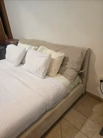 King Size bed with mattress