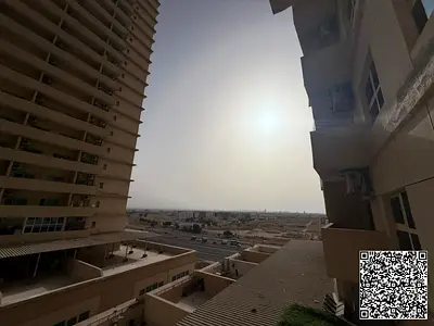 فرصة استثمارية مميزة في مدينة الإمارات: شقة للإيجار السنوي في برج ليليز
