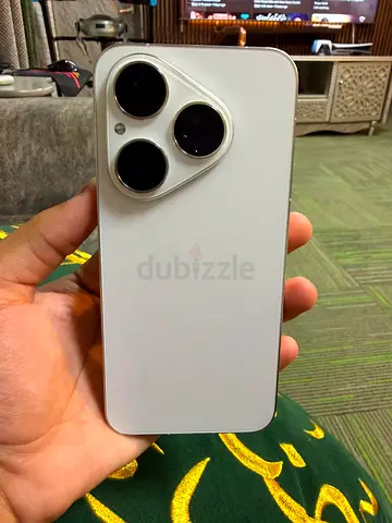 Huwaie Pura 80 256gb 12 gb ram with 5 month of use. Invoice available and charger 66w and cable.