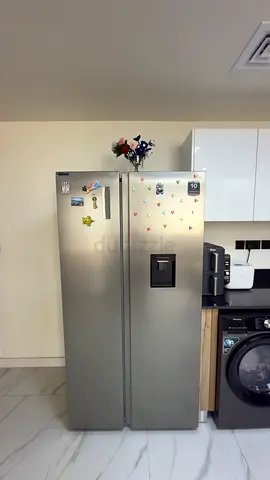 Side-by-side stainless steel refrigerator and freezer -Dry freeze- excellent condition “ LIKE NEW “