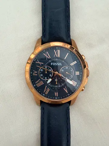 Fossil men’s chronograph watch with leather strap