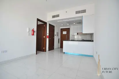 Well Maintained - Good for Single/Couples - RTA Bus available