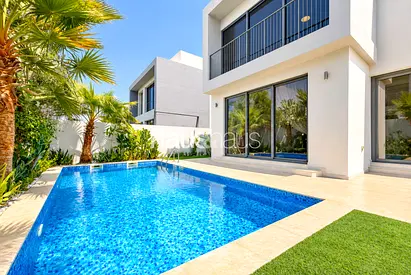 Private pool | All en suites | Available now