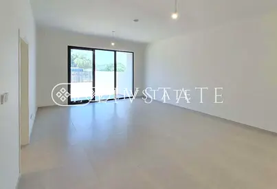 Elegant 3BR Townhouse| Spacious | Handovered