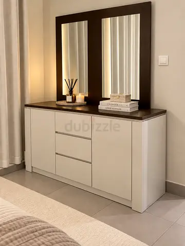 Modern dresser with mirrors
