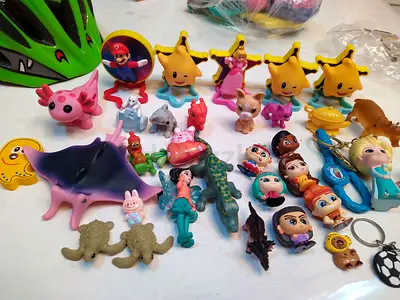 Mixed small kids toys lot — figures, keychains, and animal miniatures