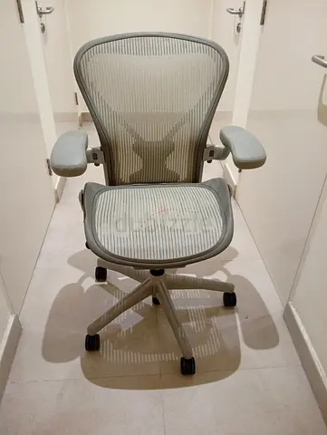 hereman miller Aeron size C fully loaded