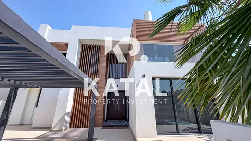 End Villa| Stunning 5BR Villa| Landscaped Garden