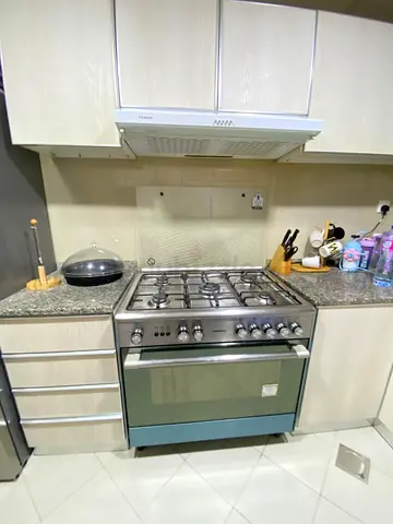 Used freestanding gas oven and stove - perfect condition