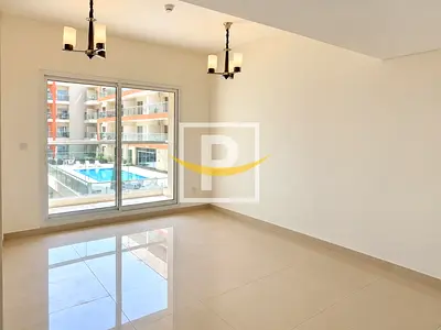 Spacious 1BR | Prime Location | Community View