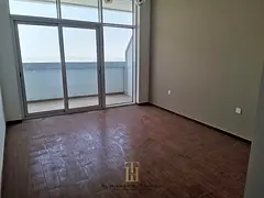 Bright studio | Balcony | Pool & Gym Access | JVT