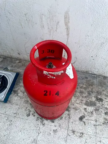 Red LPG Gas Cylinder (Used) - 21.4 kg approx