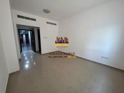 1BR apartment for rent in Al Khan, 1 bath, free parking, closed view, clean building, family-friendly. AED 34,999 yearly.