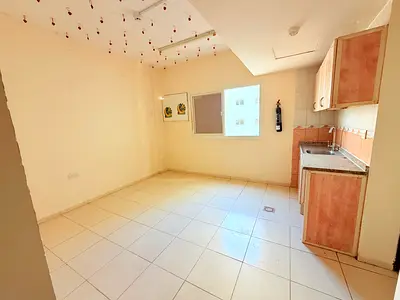 READY TO MOVE STUDIO FLAT WINDO AC CENTRAL GAS RENT IS 15k