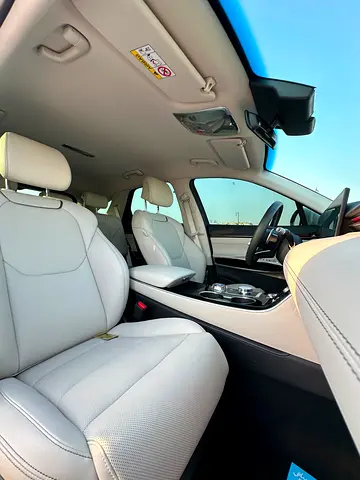 2025 Genesis GV70 — миниатюра 17