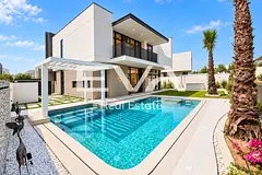 PRIVATE POOL | HIGH-END LANDSCAPING | VACANT