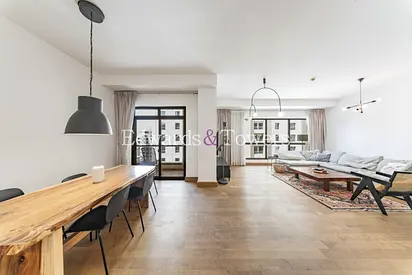 Exclusive|Upgraded (wood)|Furnished|4 Cheques