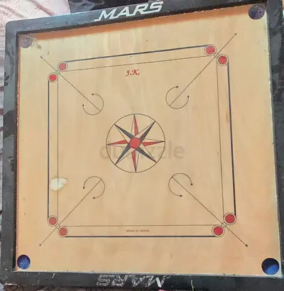Carrom board