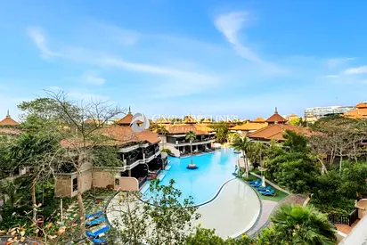 Luxury | Upgraded 1 BR | Pool Facing
