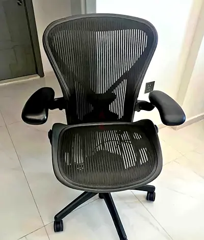 Beat Chair Herman Miller Aeron Classic Office Chair fully loaded