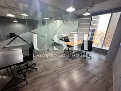 Fitted/ Unfurnished/ High Floor/ Vacant