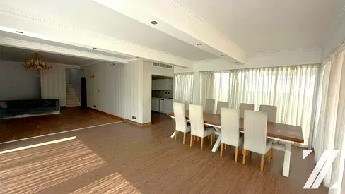Vacant Villa | Close to Lake | Private Garden