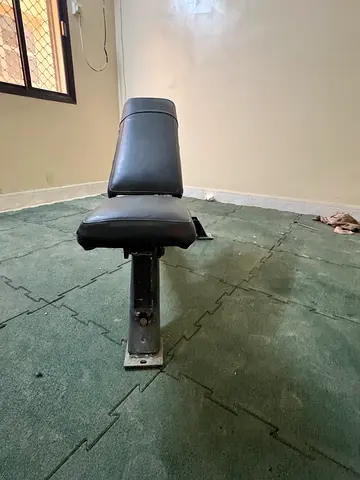 Adjustable gym bench seat / weight bench pad (single piece)
