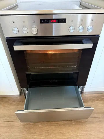 Siemens Electric Cooking Range , STILL IN WARRANTY WITH INVOICE , DELIVERY + WARRANTY