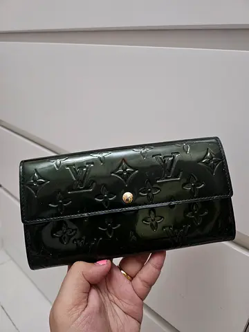 Authentic Louis Vuitton Patent Vernis Sarah Quilted Leather Long Wallet with Zip Compartment