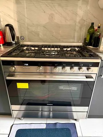 Siemens Gas with electric oven stove new model 90/60cm super clean condition iQ700 model free delive