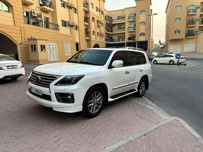 Lexus LX 570 Luxury 2015 | GCC Specs | Low Mileage | Pristine Condition