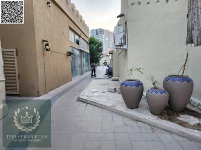 فيلا مكونة من 6 غرف نوم للبيع | النخيل 1 فيلا بتصميم تقليدي بالقرب من الكورنيش | 950 ألف درهم