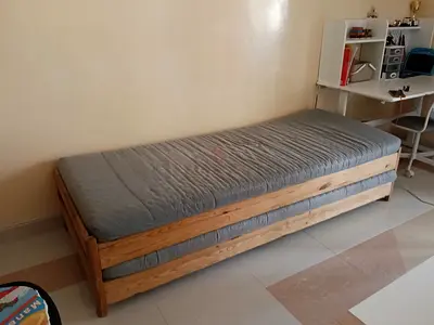 Solid wood single trundle bed with mattress - good condition