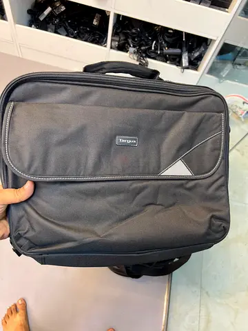Black Targus-style laptop backpack / briefcase - good condition