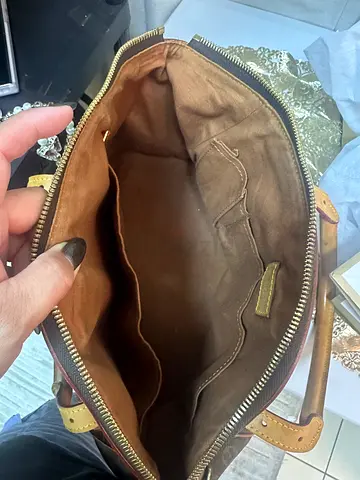 Preloved Authenticity not Guranteed -Genuine leather Louis Vuitton Monogram Tivoli GM Bag