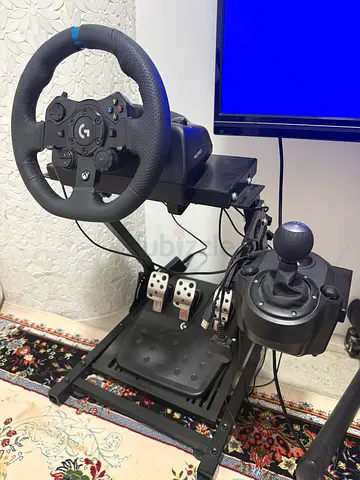 Logitech G923 Racing Wheel with Pedals and Shifter - Good Condition
