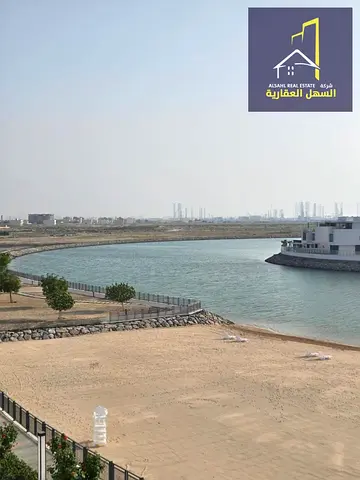 استوديو مفروش بالكامل ببلكونة وإطلالة بحرية في مدينة أجمل –موقع مميز