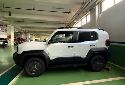 Toyota FJ Cruiser VXR 2.7L 2026 White Petrol (Export Only)