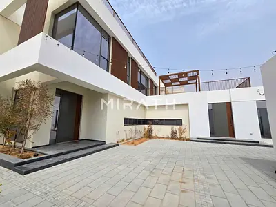 WELL MAINTAINED SPACIOUS VILLA - FAMILY FRIENDLY COMMUNITY