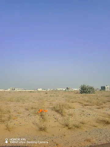 **فرصة استثمارية مميزة في بساتين الزبير | أرض بتصريح فيلا سكنية G+2 ومواقف خاصة**