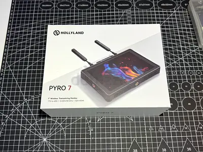 Hollyland Pyro 7 Wireless Transceiving Monitor