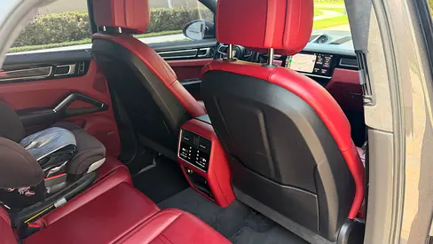 صورة 9 لـ 2021 Porsche CAYENNE