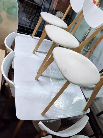 White dining table with 6 modern wooden chairs - like new
