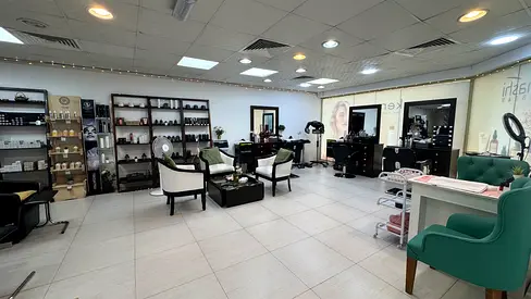Fully Fitted Ladies Salon for Sale - Oud Metha | 1,300 Sq Ft