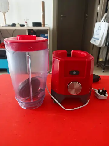 Red countertop blender with jar - working condition